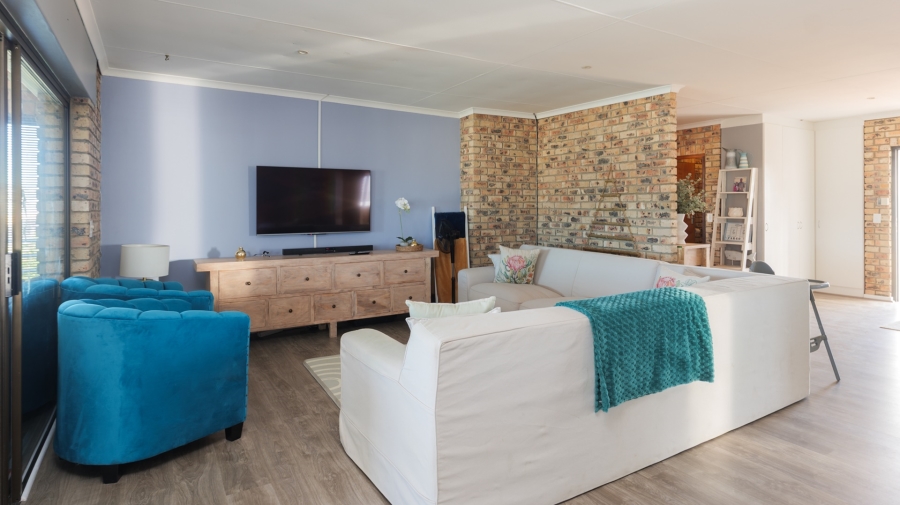 To Let 4 Bedroom Property for Rent in Oceanview Heights Western Cape